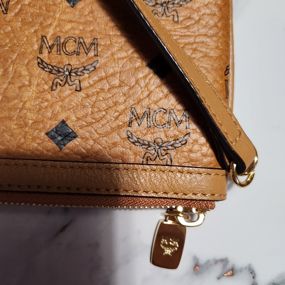 MCM Visetos Liz Shopper Tote Pouch Cognac - Picture 9 of 9